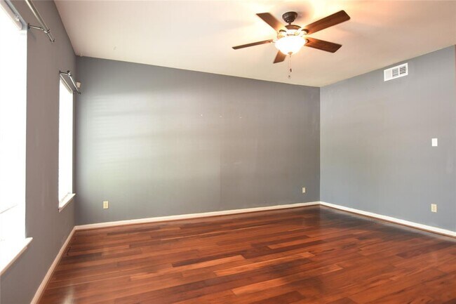 Foto del edificio - 940 Wycliffe Dr