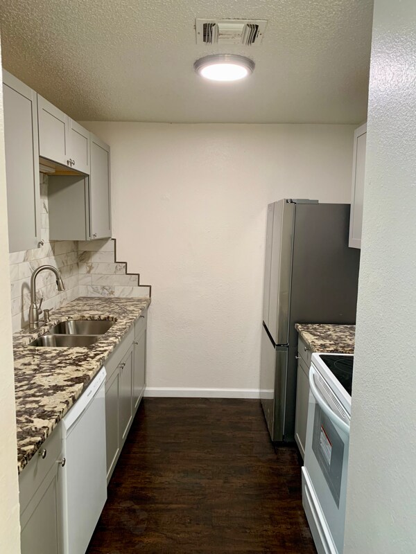Foto del edificio - 8824 Meadow Trace St