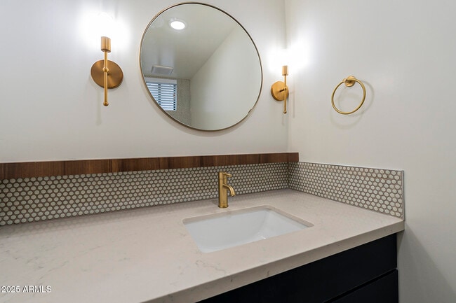 Building Photo - 250 S Roosevelt St