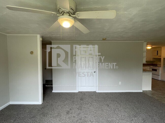 Building Photo - Solidly Built Three Bedroom House with Ope...