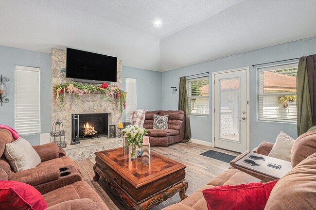 Foto del edificio - 5118 Whittier Oaks Dr
