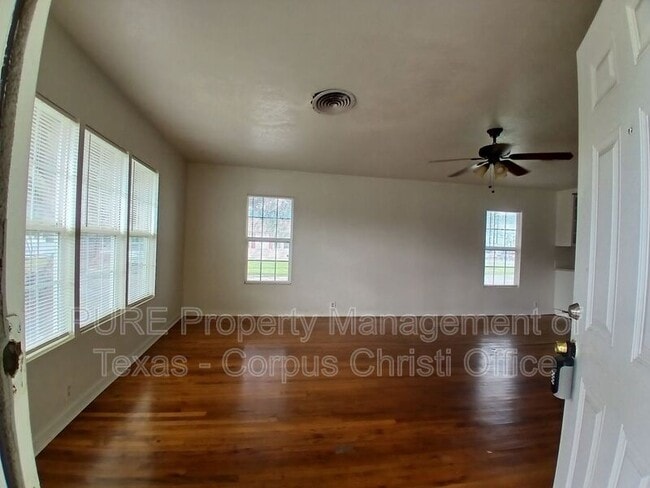 Foto del edificio - 5002 Bevly Dr