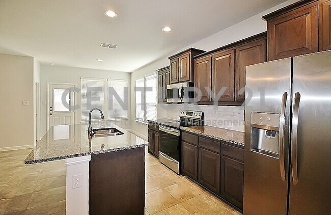 Building Photo - Beautiful Open Concept 4/2/2 in Settlers G...