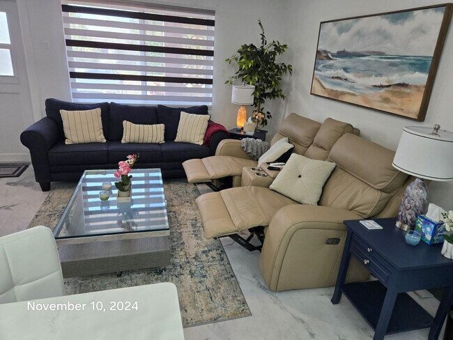 Building Photo - 2909 Middle River Dr