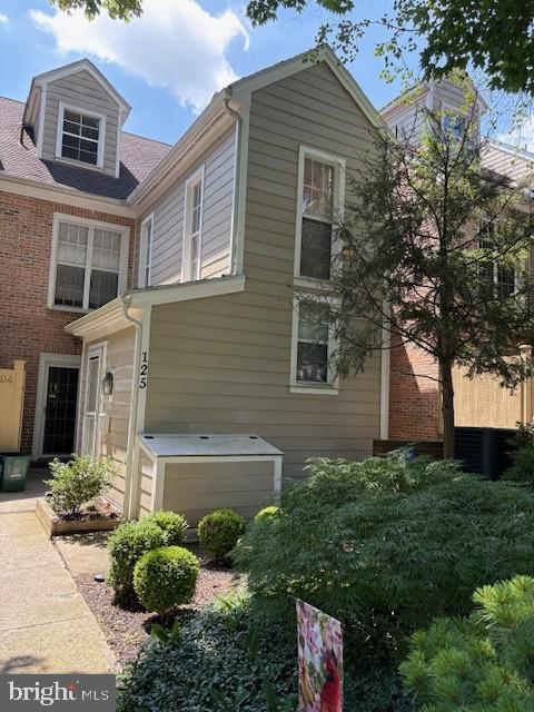 Building Photo - 125 Medinah Dr