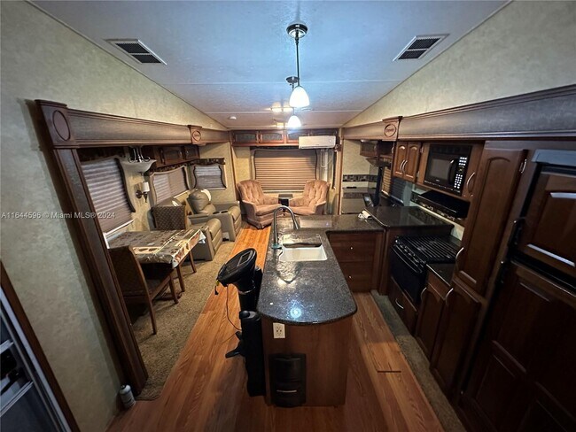 Foto del edificio - 9701 SW 77th Terrace