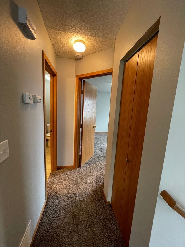 Building Photo - 3 Bed 2 Bath Twin-Home