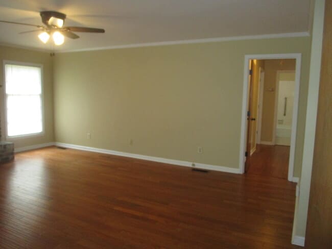 Building Photo - 4 Ashley St