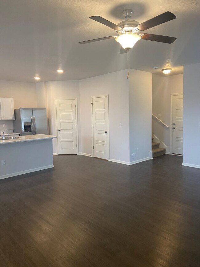 Foto del edificio - *Pre-Leasing*  Three Bedroom | Two and a H...