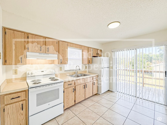 Building Photo - 5816 Charlton Dr