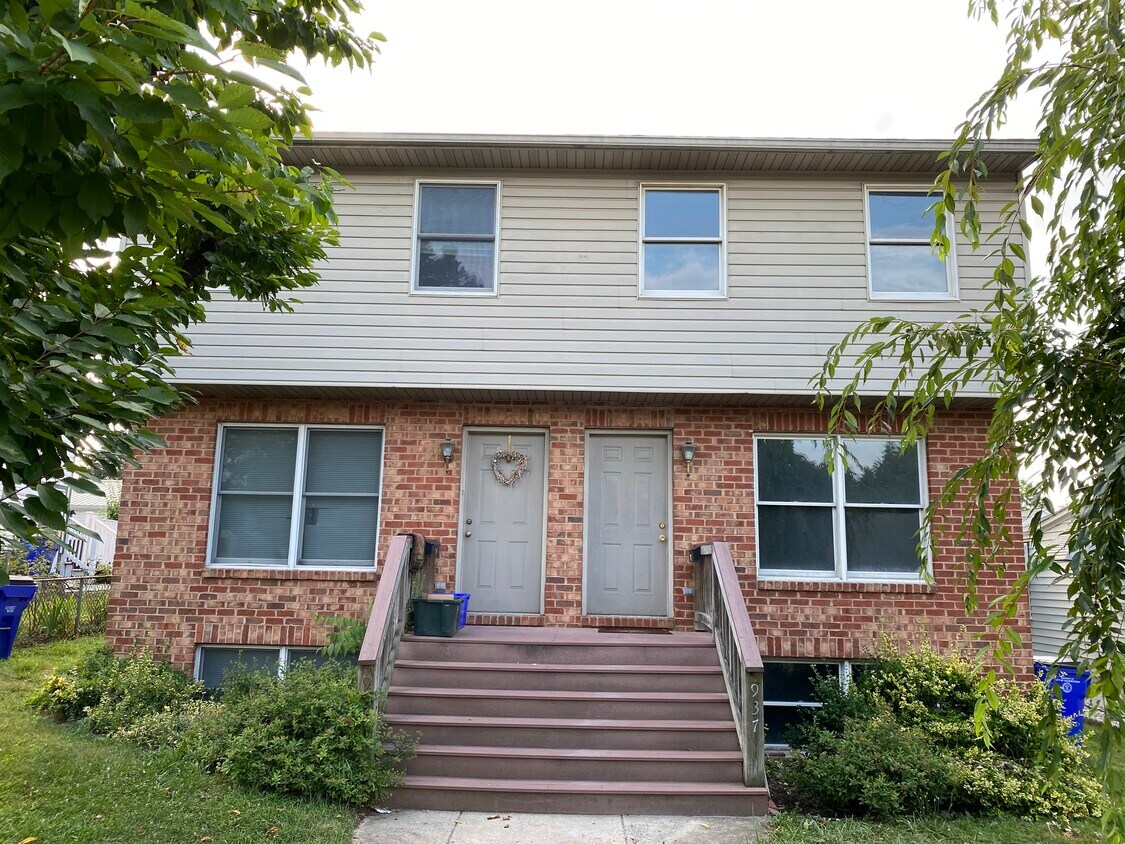 Front of the duplex - 937 Chestnut St