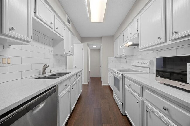 Foto del edificio - 4159 Steck Ave