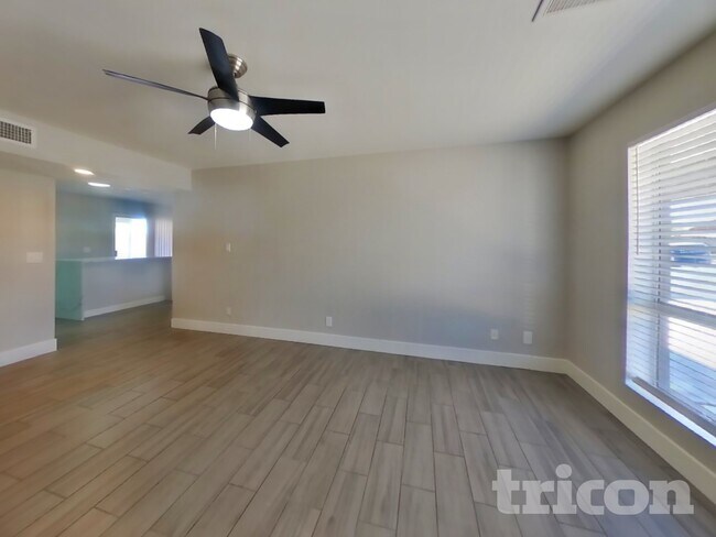Foto del edificio - 8806 W Pinchot Ave