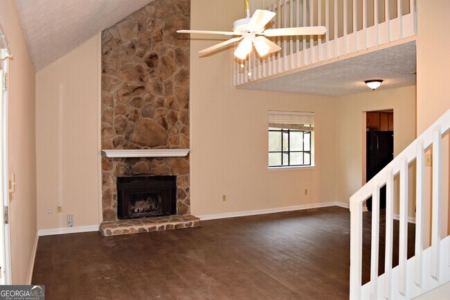 Foto del edificio - 1281 Ridgecrest Ln
