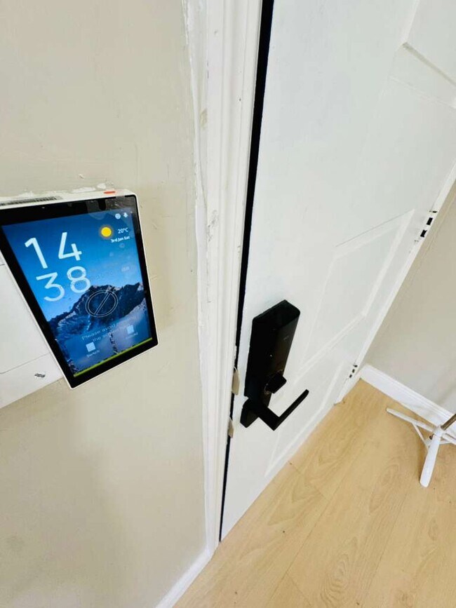 Foto del edificio - 4910 Huppel Ave