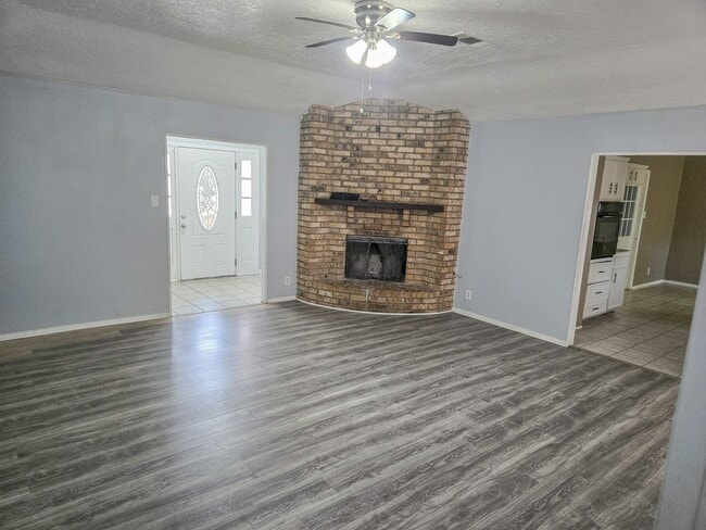 Building Photo - 5270 Wildwood Dr
