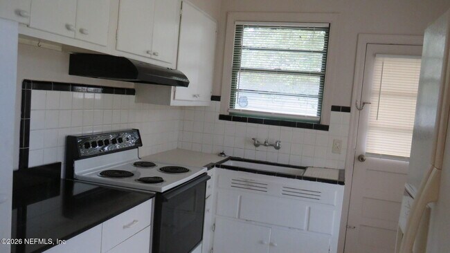 Foto del edificio - 4566 Plymouth St