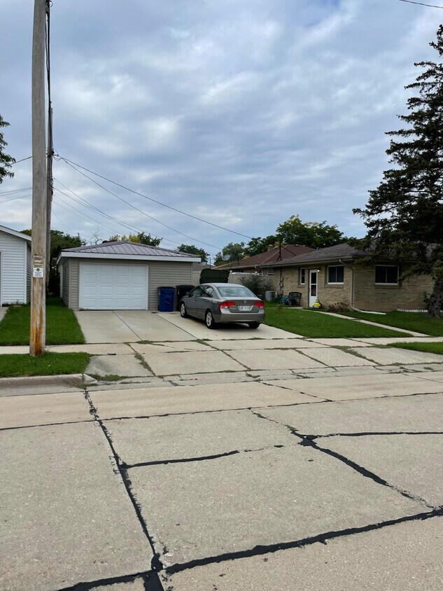 1854 Jupiter Ave, Racine, WI 53404 House Rental in Racine, WI