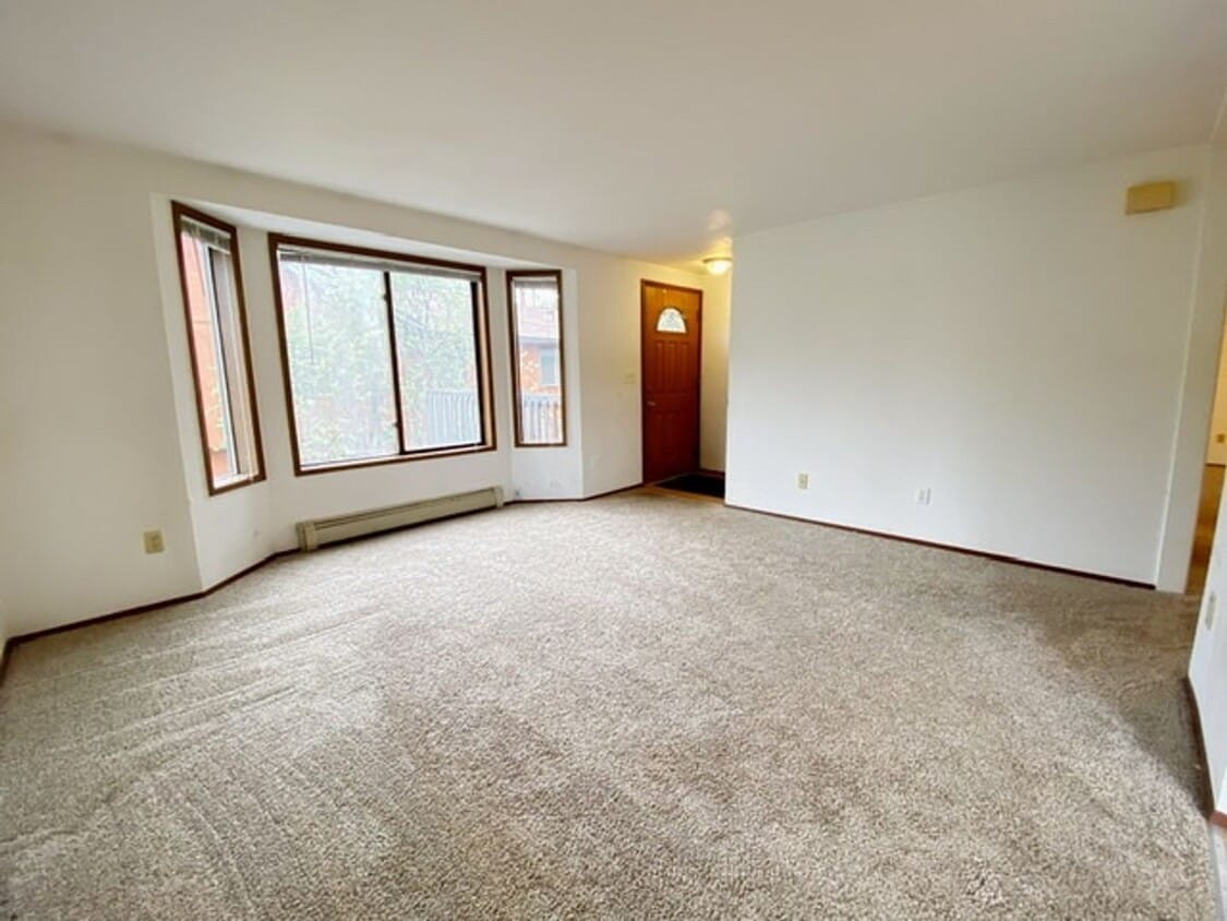 Foto principal - 6623 E 6th Ave