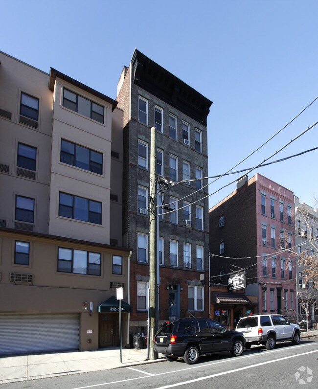 Building Photo - 316 Madison St