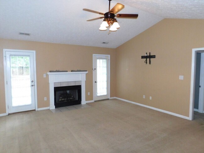Foto del edificio - Single Family Home in Cherry Branch