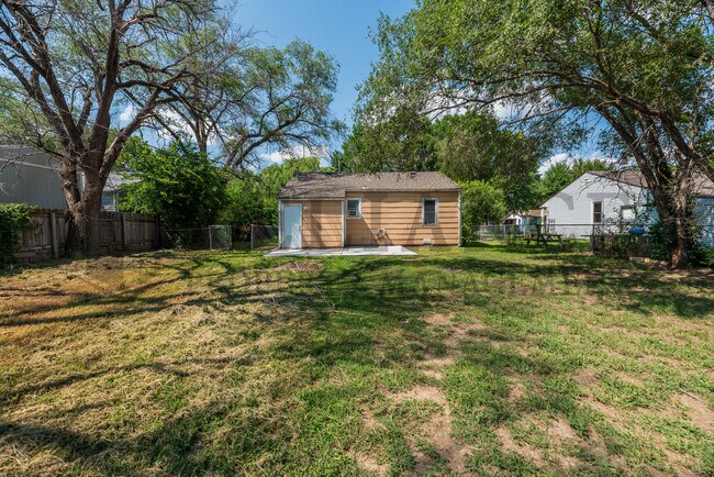 Foto del edificio - 345 Grover Ave