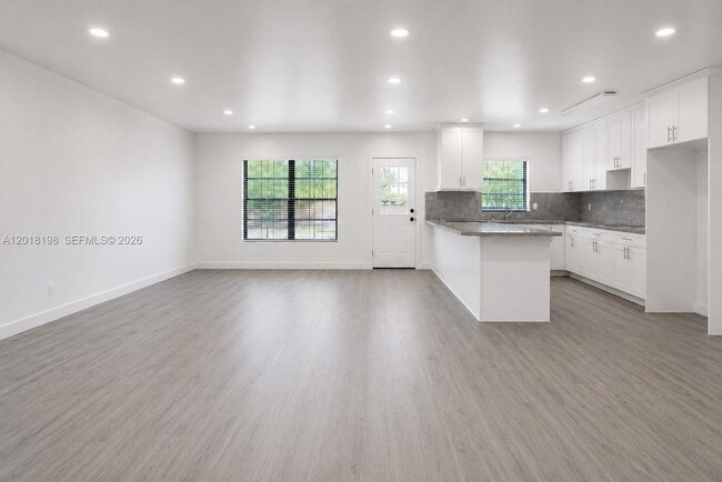 Building Photo - 1815 NE 154th St