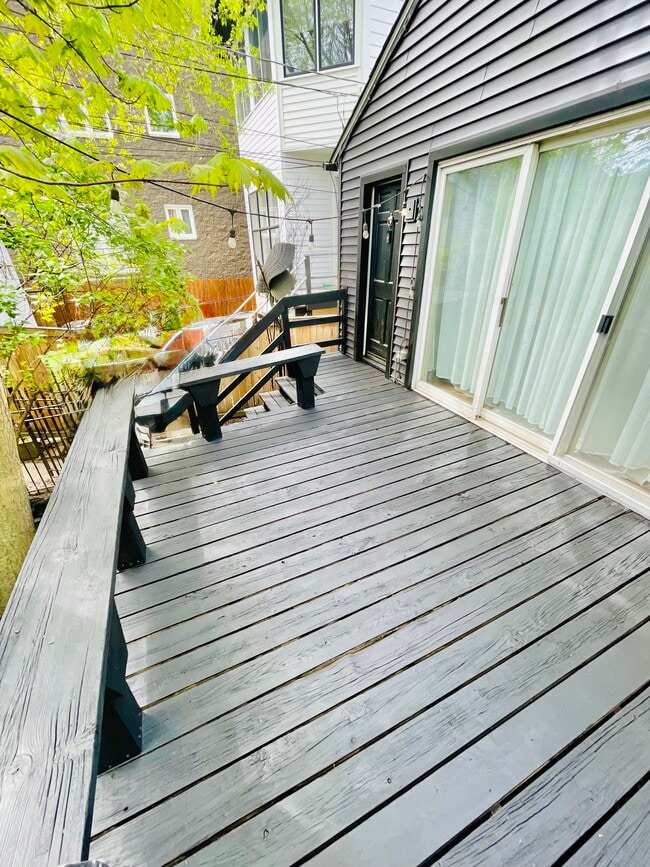 Private deck - 2233 N Janssen Ave