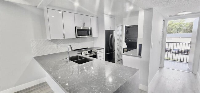 Building Photo - 8040 Colony Cir N