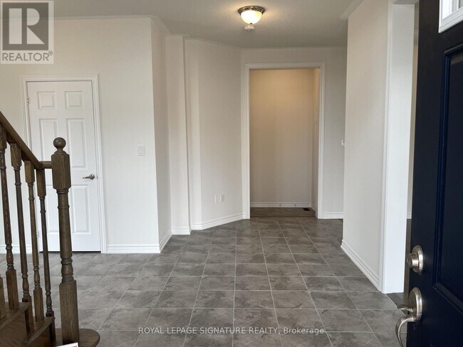 Building Photo - 31 Royal Fern Cres