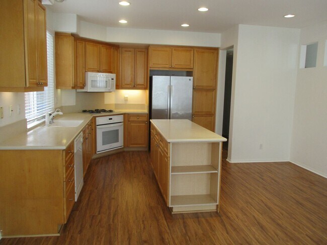 Building Photo - Desirable & spacious Sabre Springs 5 bedroom 3 bath 2 story home!