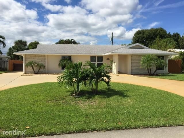 Foto del edificio - 4 br, 2 bath  - 10171 Daphne Ave