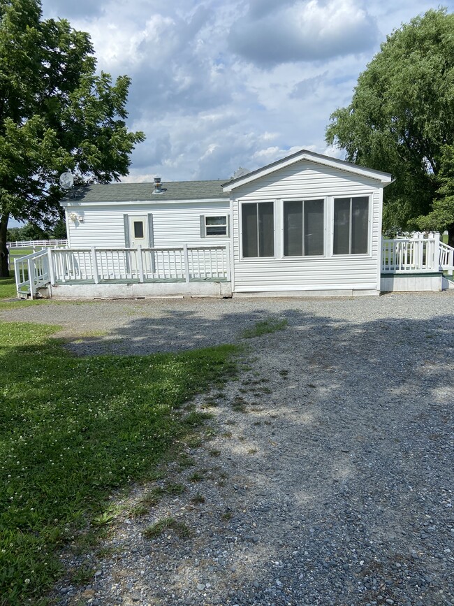 Building Photo - 302 Saw Mill Branch Rd