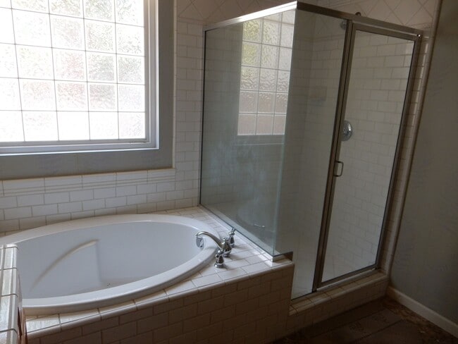 Building Photo - 649 Ringneck Ct