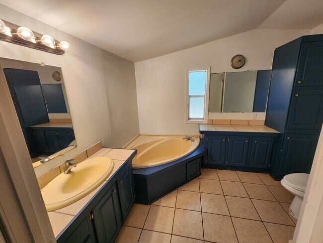 Building Photo - 10840 Georgetown Hills Ct