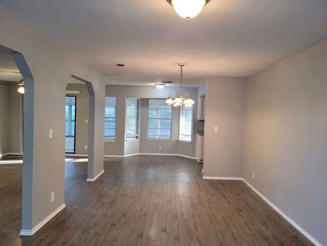 Foto del edificio - Lovely 3BD Home with Incredible Yard