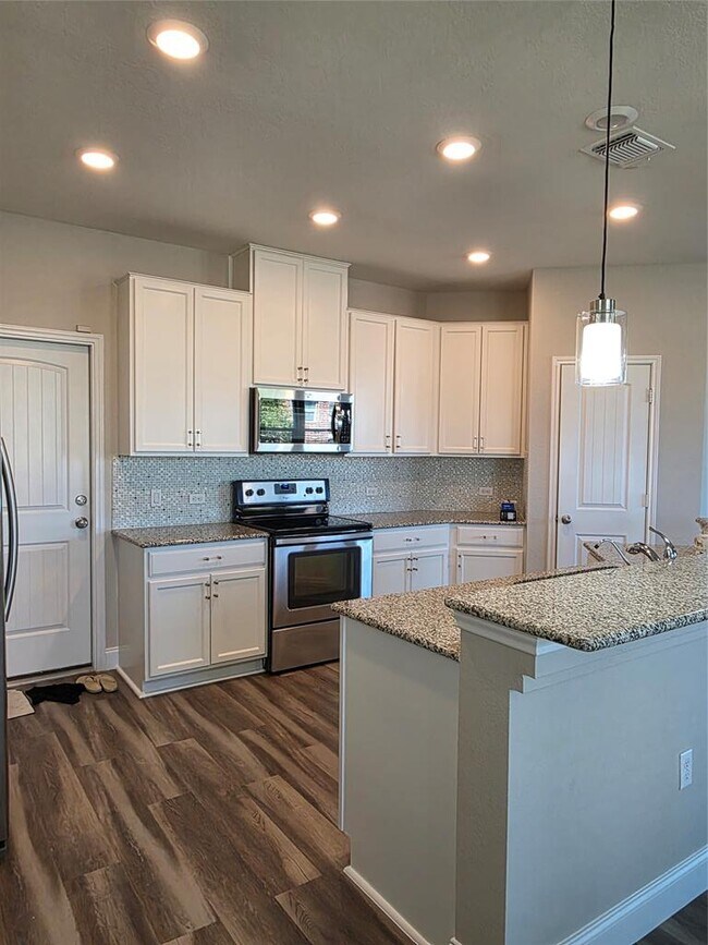 Building Photo - 1704 Constanta Dr