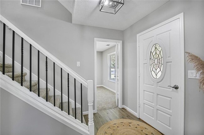 Building Photo - 1312 Lake Paradise