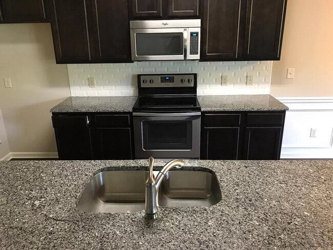 Building Photo - 7270 Silk Tree Pointe