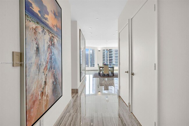 Foto del edificio - 901 Brickell Key Blvd