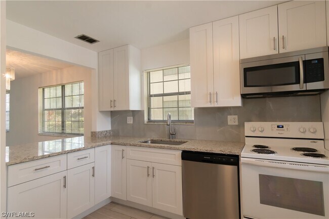 Foto del edificio - 5246 Treetops Dr