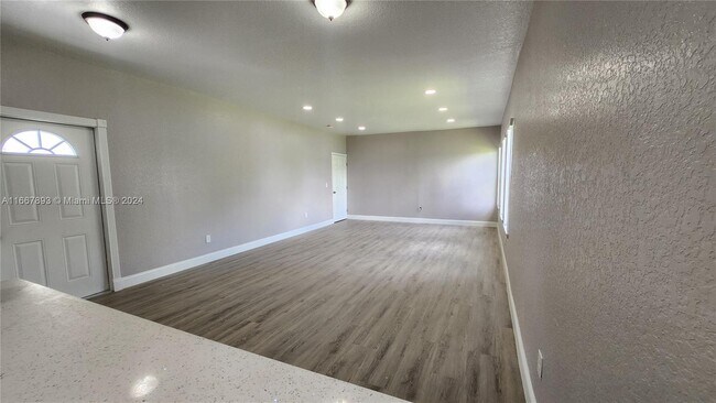Foto del edificio - 17555 NW 29th Ct