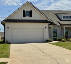 Building Photo - 134 Rugby Dr