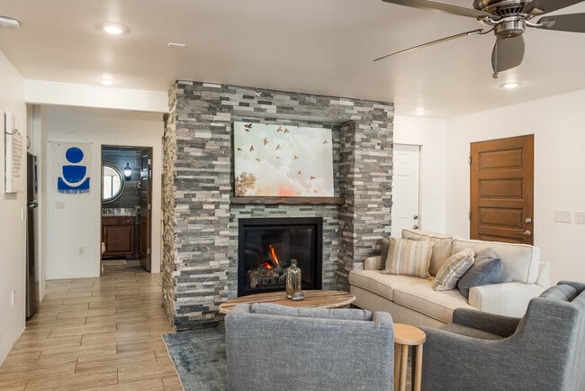 Building Photo - 350 Panorama Blvd