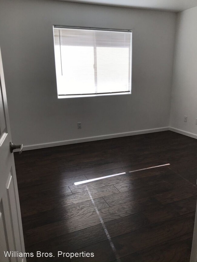 Building Photo - 2 br, 1 bath House - 832 E. Cook #B