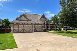 Building Photo - 1201 SW Westbury Pl