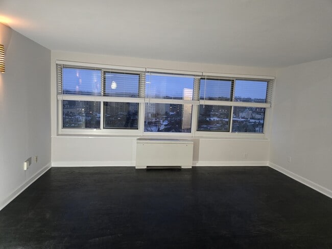 Building Photo - 1330 New Hampshire Ave NW