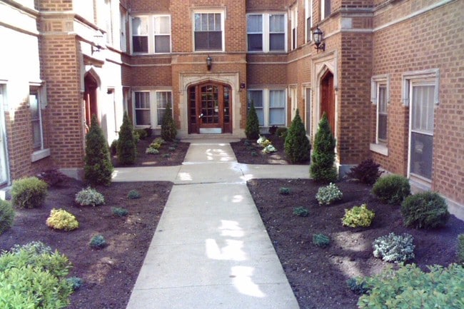 Building Photo - 444 Desplaines Ave