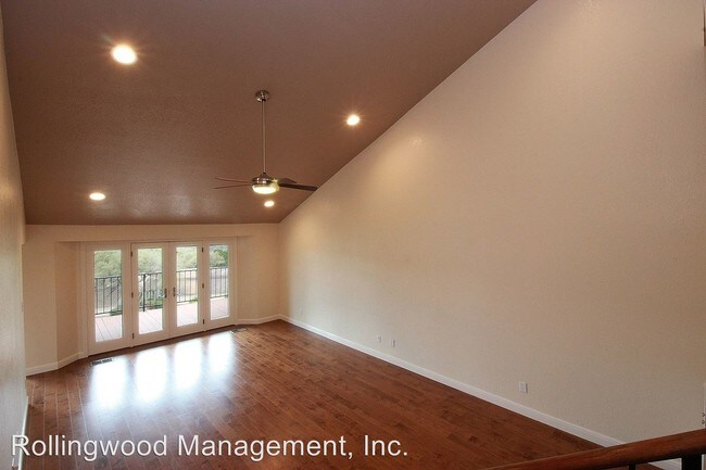 Building Photo - 6820 Cypress Pt N