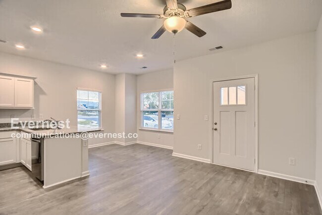 Foto del edificio - 361 Raines Ct